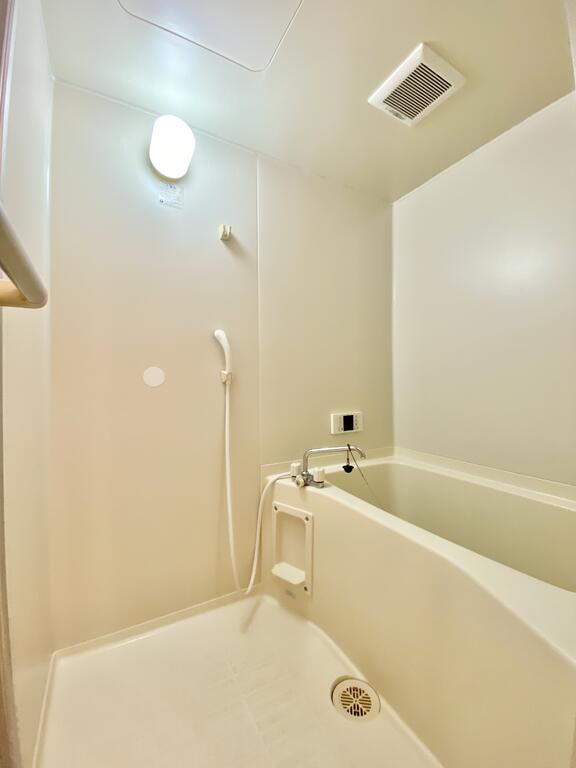 バス・シャワールーム　同間取り別部屋参考画像です