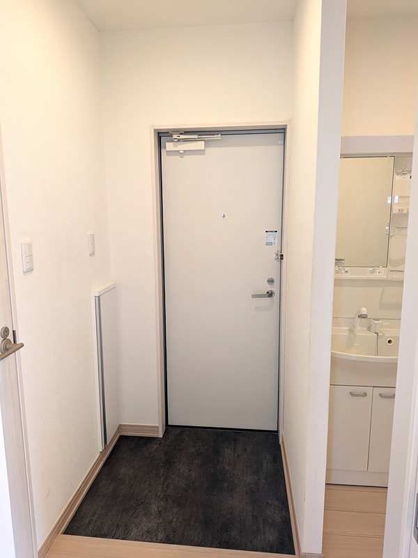 玄関　別部屋同間取