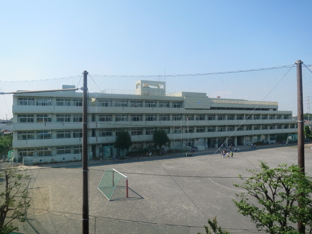 小学校　荏田西小学校（小学校）まで451m