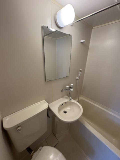 洗面設備　別部屋参考写真です