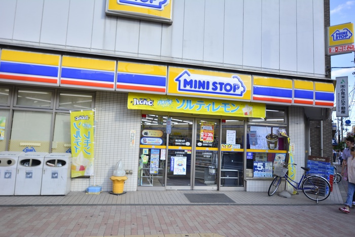コンビニ　ミニストップ（コンビニ）まで303m