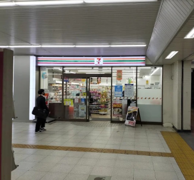 コンビニ　セブンイレブンハートインJR鴻池新田駅北口店（コンビニ）まで889m