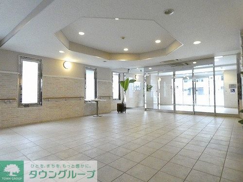 その他　広々としたエントランスロビー
