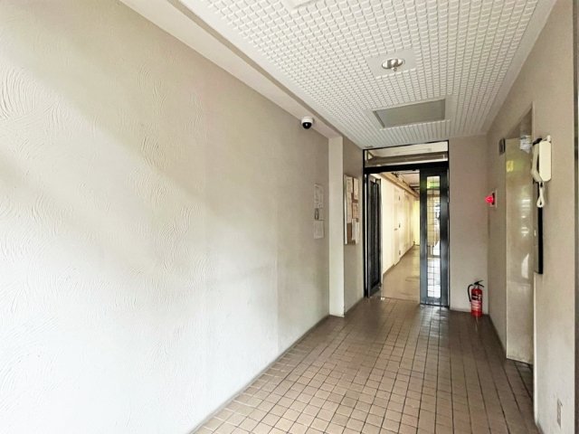 エントランス　落ち着いたエントランスです