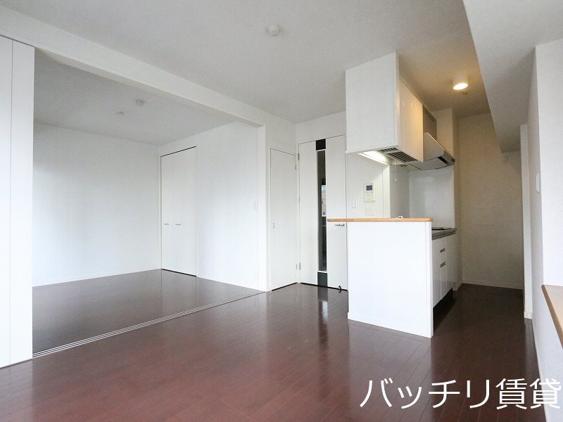 居室・リビング　別号室タイプの為、現状を優先いたします