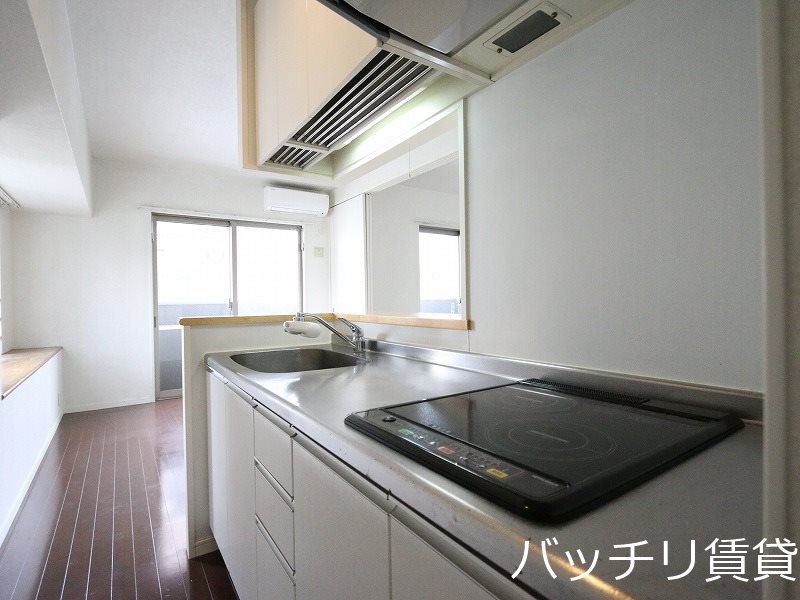 キッチン　別号室タイプの為、現状を優先いたします