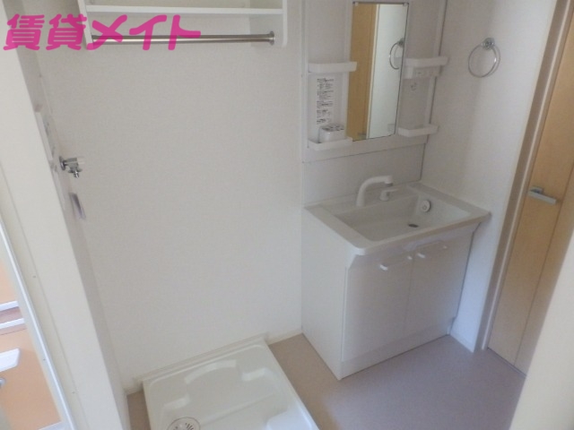 洗面設備　別部屋参考写真です