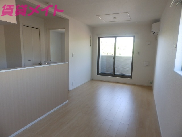 居室・リビング　別部屋参考写真です