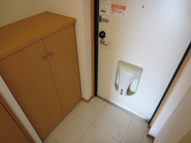 玄関　実際のお部屋と異なる場合がございます