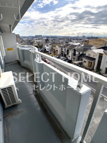 バルコニー　外からの目が気にならないバルコニーで洗濯物が干せます