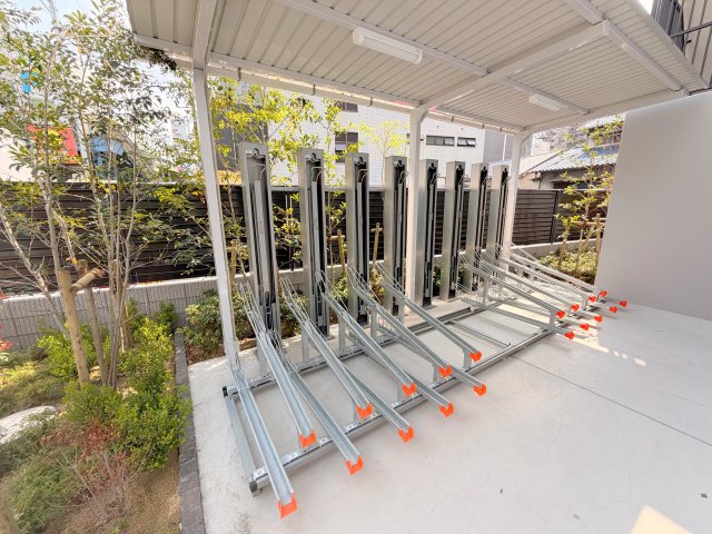 駐車場　敷地内には入居者専用の駐輪スペースもあります。