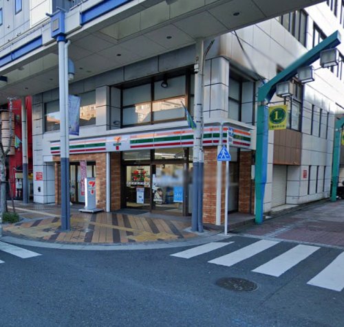 コンビニ　セブンイレブン（コンビニ）まで202m