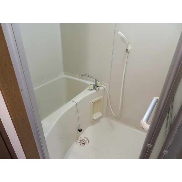 バス・シャワールーム　※同タイプの別の部屋の写真です