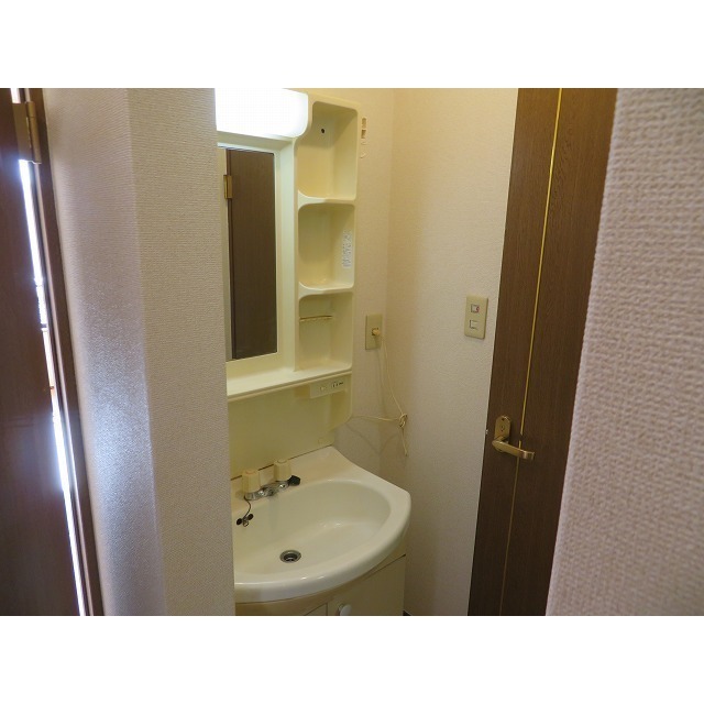 洗面設備　※同タイプの別の部屋の写真です