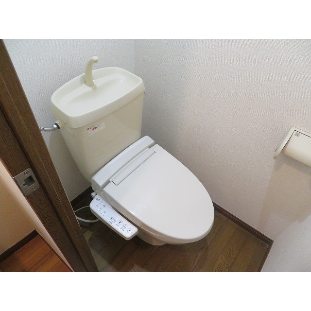 トイレ　※同タイプの別の部屋の写真です