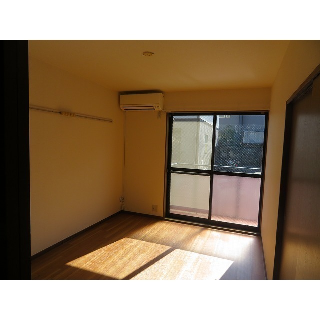 居室・リビング　※同タイプの別の部屋の写真です