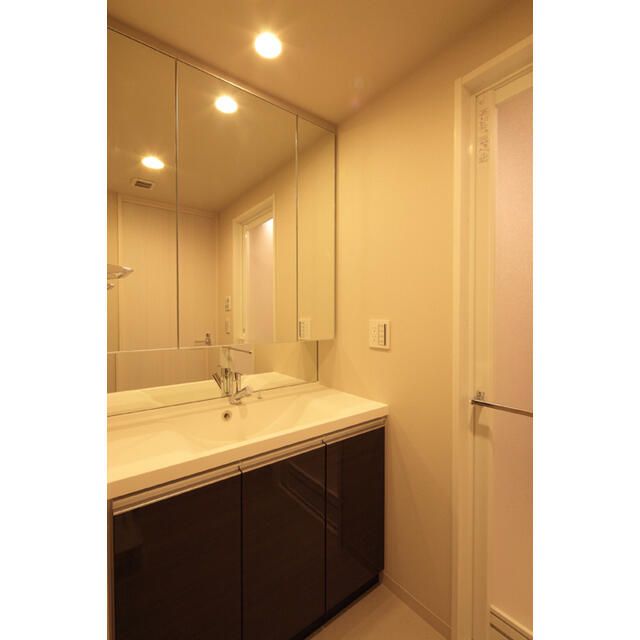 洗面設備　使いやすい洗面所です