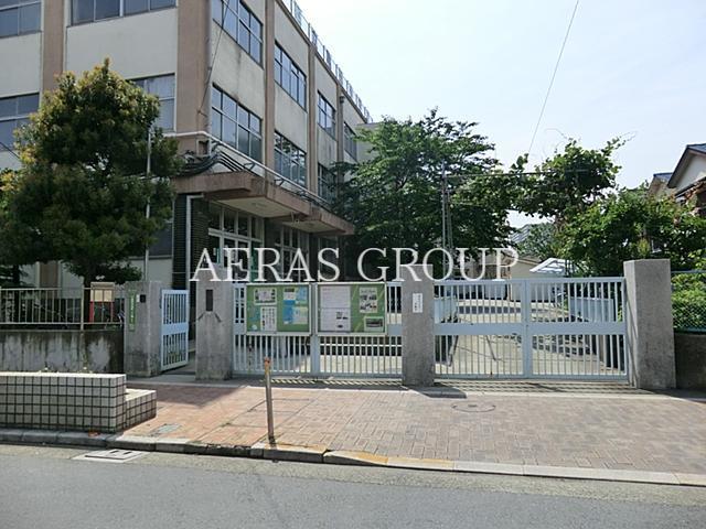 小学校　足立区立亀田小学校（小学校）まで551m