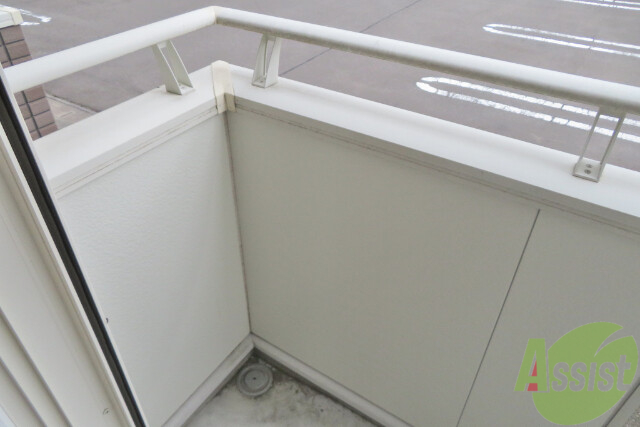 バルコニー　こちらのバルコニーで毎日の物干しはバッチリです。