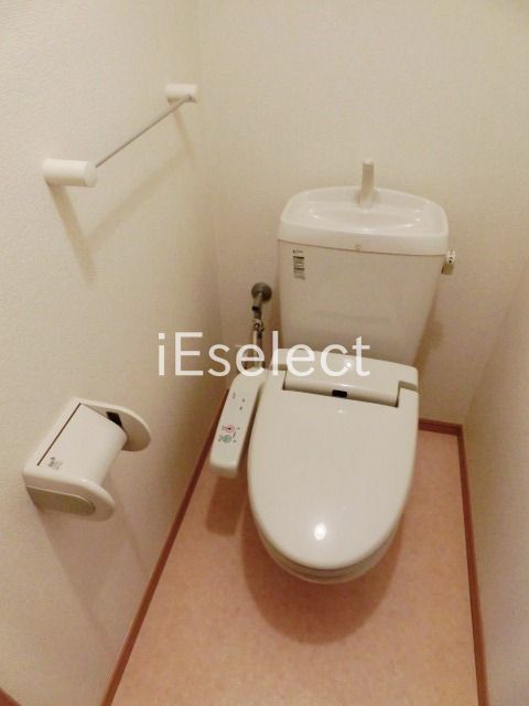 トイレ　シャワートイレ付です。