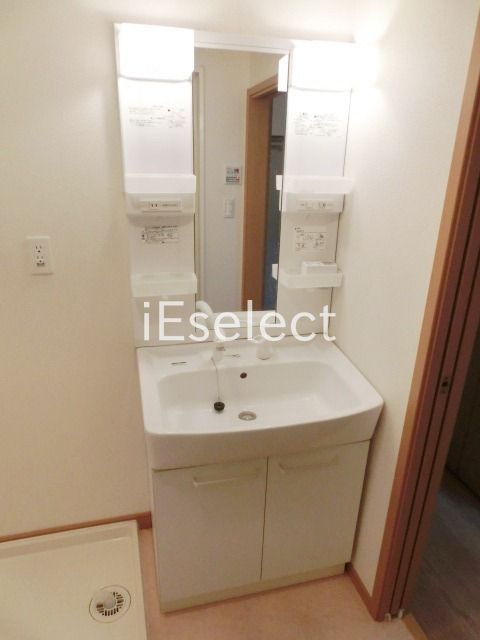 洗面設備　毎日使う洗面台です。
