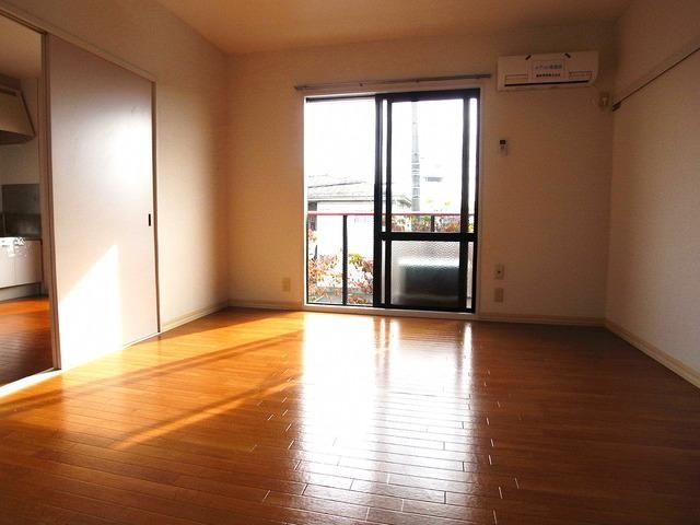 居室・リビング　☆南向きで日当たりのよいお部屋☆