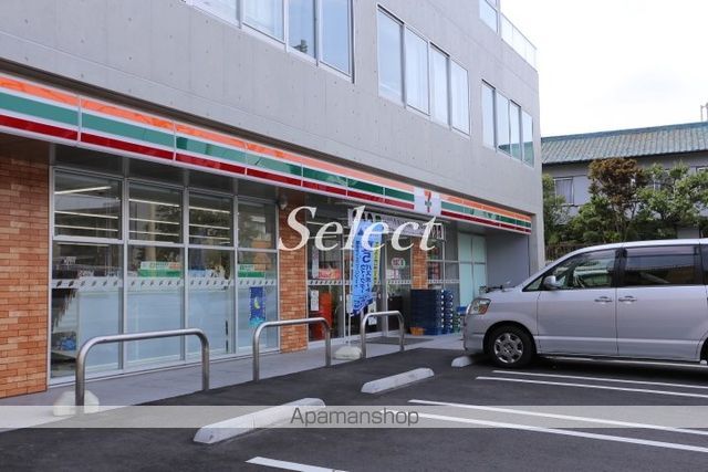 コンビニ　セブンイレブン（コンビニ）まで881m