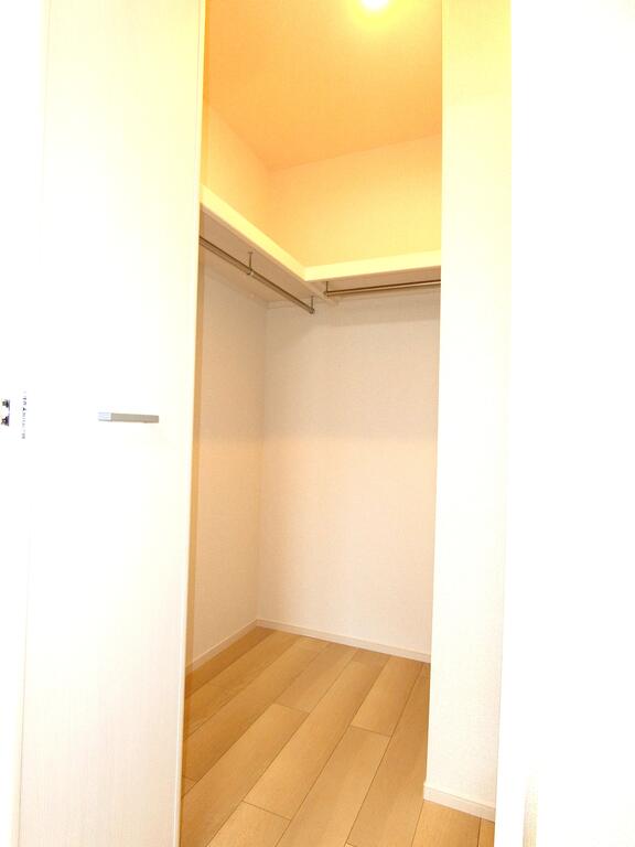 収納　同型の写真、配色に違いあり