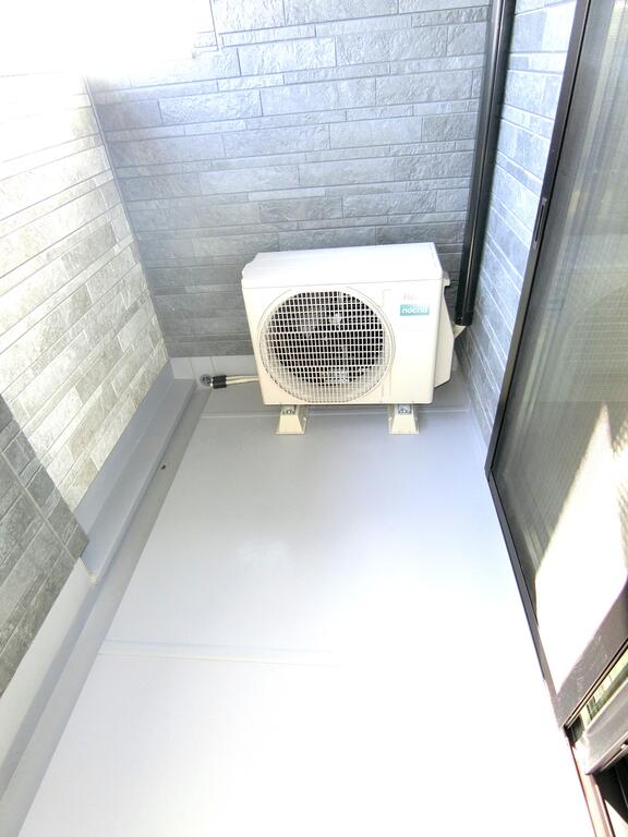 バルコニー　同型の写真、配色に違いあり