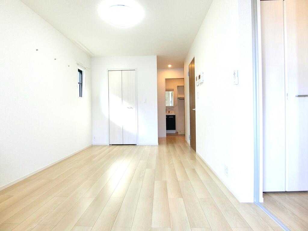 居室・リビング　同型の写真、配色に違いあり