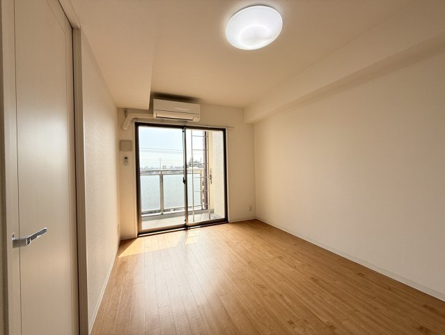 居室・リビング　同物件別部屋写真