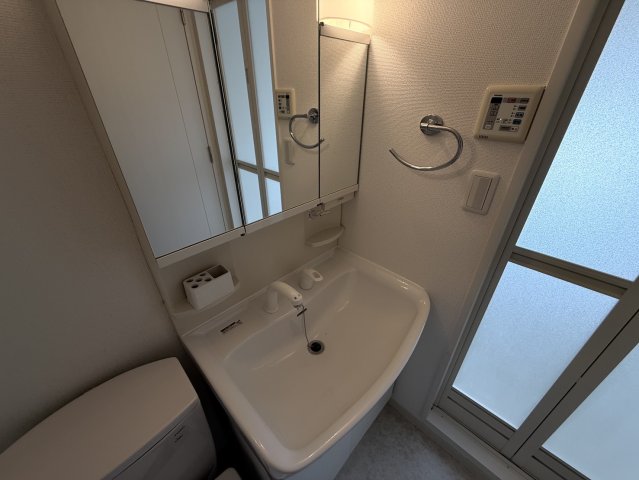 洗面設備　同物件別部屋写真