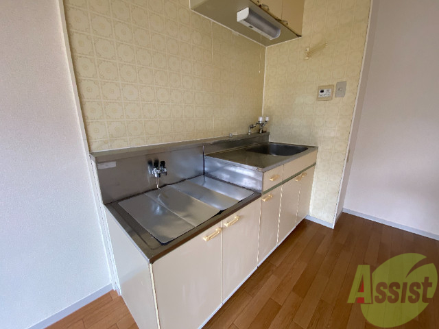 キッチン　広いキッチンですね。沢山お料理してください。