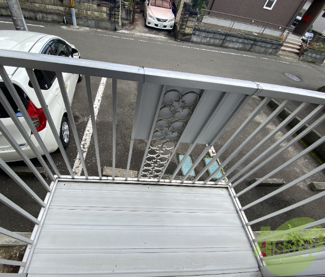 バルコニー　バルコニーはこちら。策の高さもあるのでお子様も安心です。