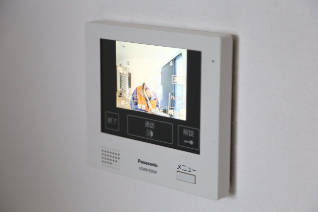 セキュリティ　録画機能付きインターフォンで不在時も記録が残ります。