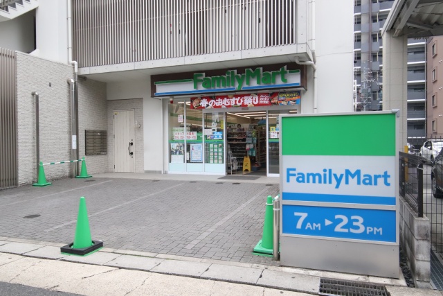 コンビニ　ファミリーマート　本郷名古屋店（コンビニ）まで500m