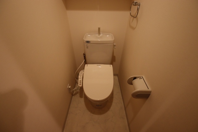 トイレ　※別室の参考写真の為、現況優先です。