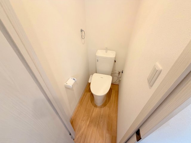 トイレ　綺麗なトイレにはウォシュレット標準装備です。