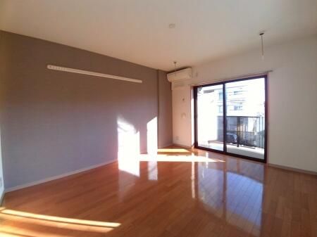 居室・リビング　別号室参考写真