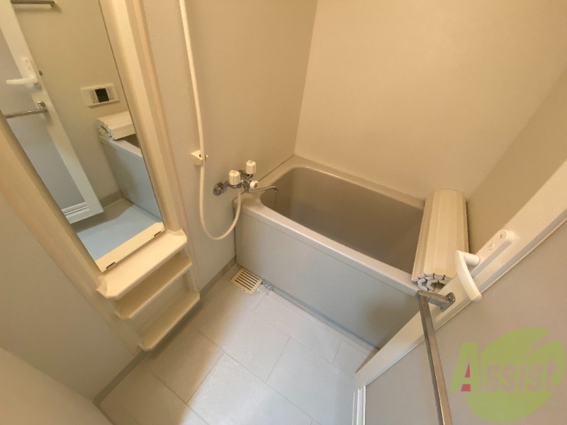 バス・シャワールーム　一日の疲れはこちらのお風呂で癒してください。