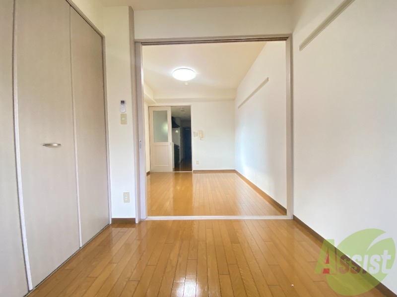 その他部屋・スペース　寝室はリビングと同じ部屋になります。広さが伝わるでしょうか。