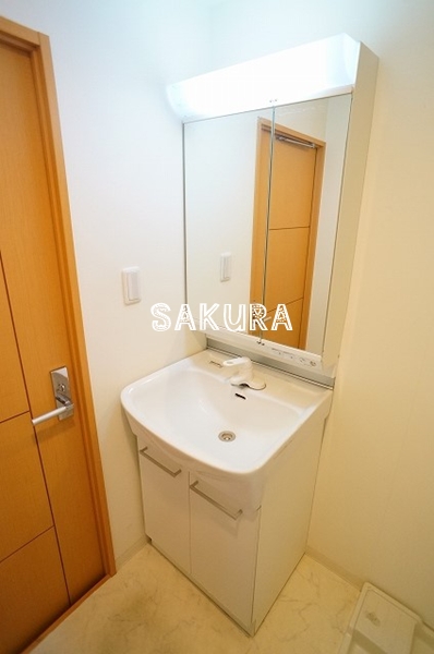 洗面設備　身支度に欠かせない独立洗面台♪