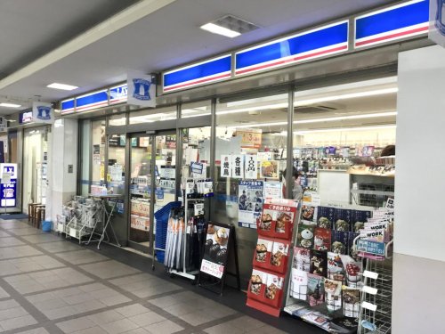 コンビニ　ローソン 下高井戸駅前店（コンビニ）まで429m