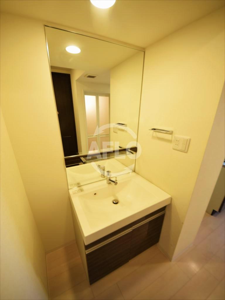 洗面設備　ジュネーゼグラン難波ミラージュ　洗面台