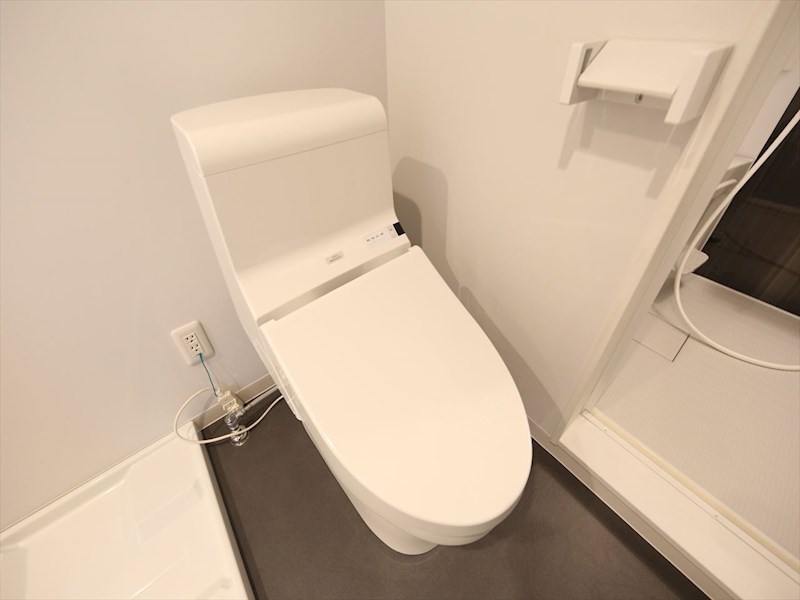 トイレ　温水洗浄暖房便座付トイレ