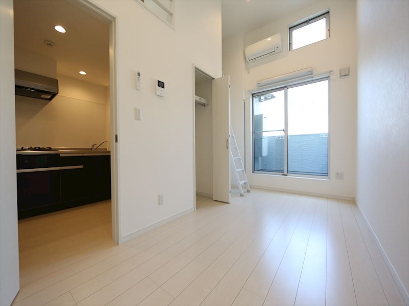 居室・リビング　洋室6.5帖　ロフト5.6帖　クローゼット　エアコン付