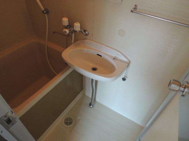 バス・シャワールーム　清潔感のあるバスルーム