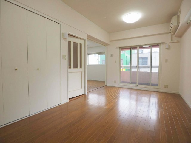 居室・リビング　シャルムヒルズ南森町