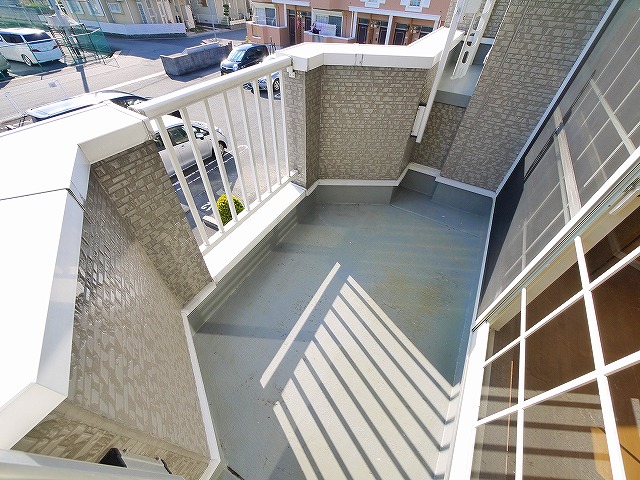 バルコニー　お洗濯にも便利なバルコニー付き