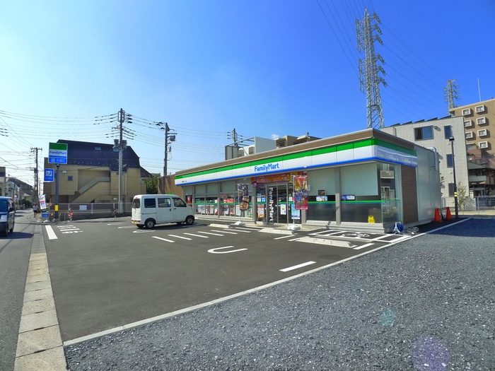 コンビニ　ファミリーマート（コンビニ）まで367m